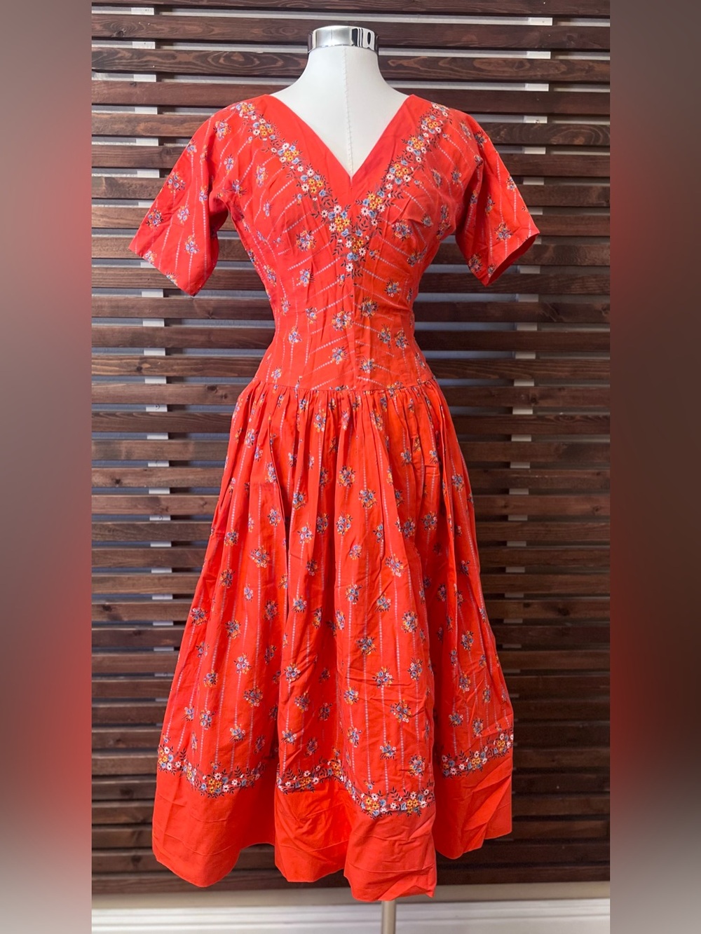 Vintage 1950s 50s Red Floral Short Sleeve Midi Rockabilly VLV V-Neck Dress - S - Picture 6 of 14